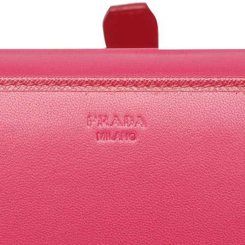 【PRADA】Saffiano Travel經典防刮牛皮Ipad保護套(桃紅2ARE64-PEONIA)