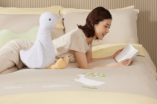 YVONNE 以旺傢飾 100%美國純棉四季被-撐傘鵝 奶霜 YVONNE 以旺傢飾 100%美國純棉四季被-撐傘鵝 奶霜