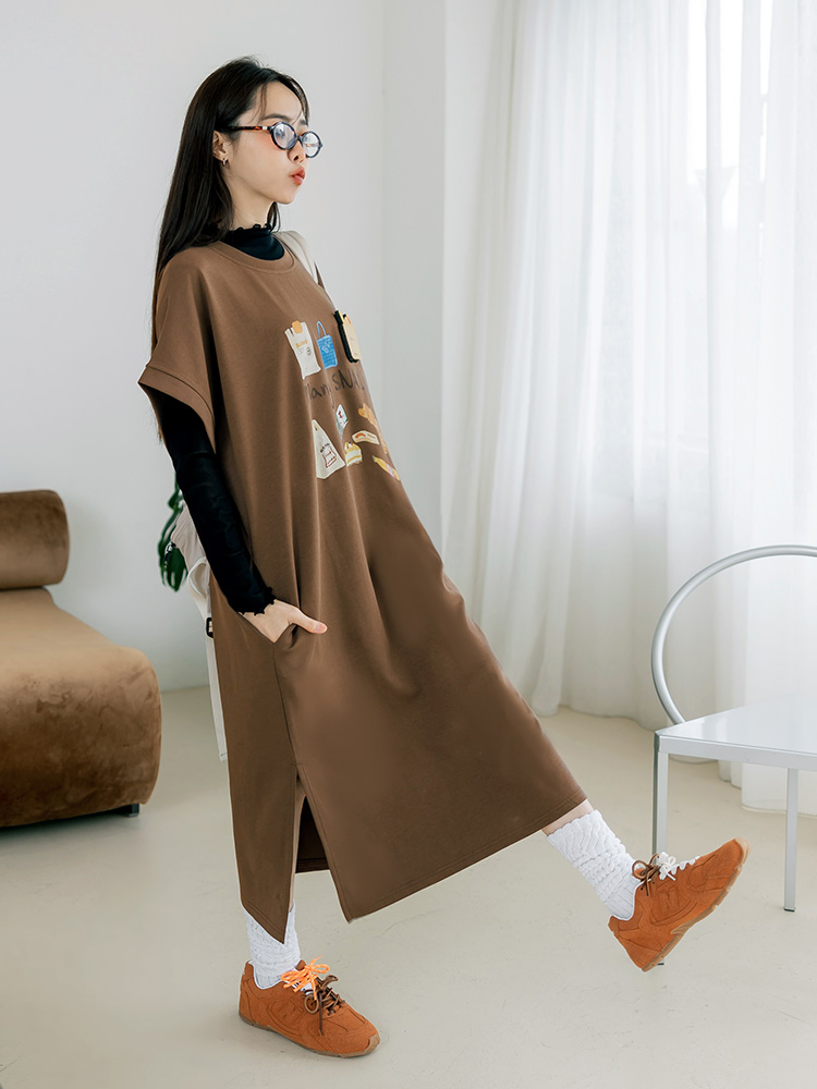 OB 嚴選 圓領食物塗鴉反摺短袖側開衩長洋裝 《DA1027 OB 嚴選 圓領食物塗鴉反摺短袖側開衩長洋裝 《DA1027