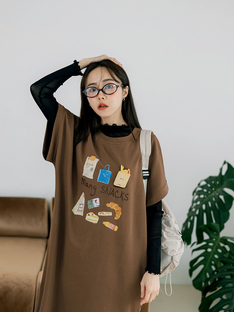 OB 嚴選 圓領食物塗鴉反摺短袖側開衩長洋裝 《DA1027 OB 嚴選 圓領食物塗鴉反摺短袖側開衩長洋裝 《DA1027