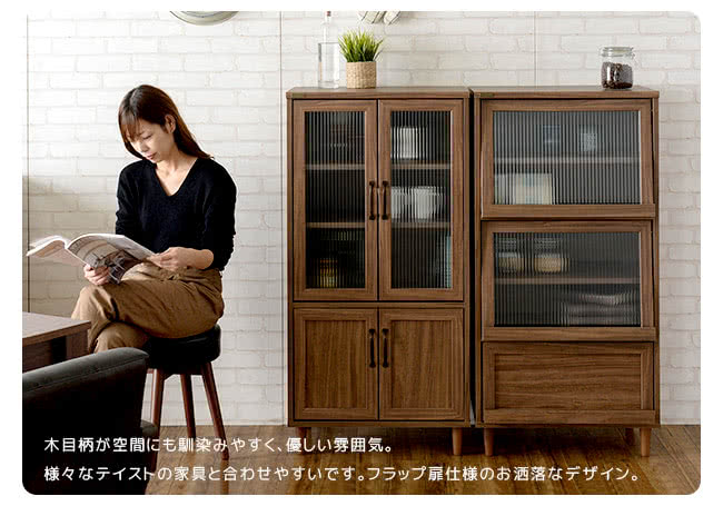 木目柄空間馴染、優雰囲気。 様家具合。 扉仕様洒落。