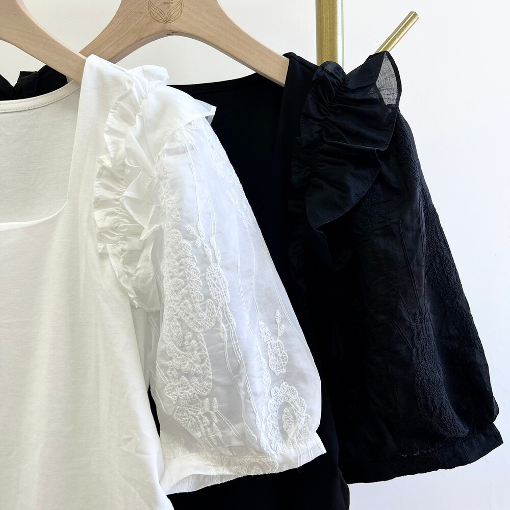 MANI 瑪尼 韓版 修身剪裁方領造型上衣-兩色 黑色.白色