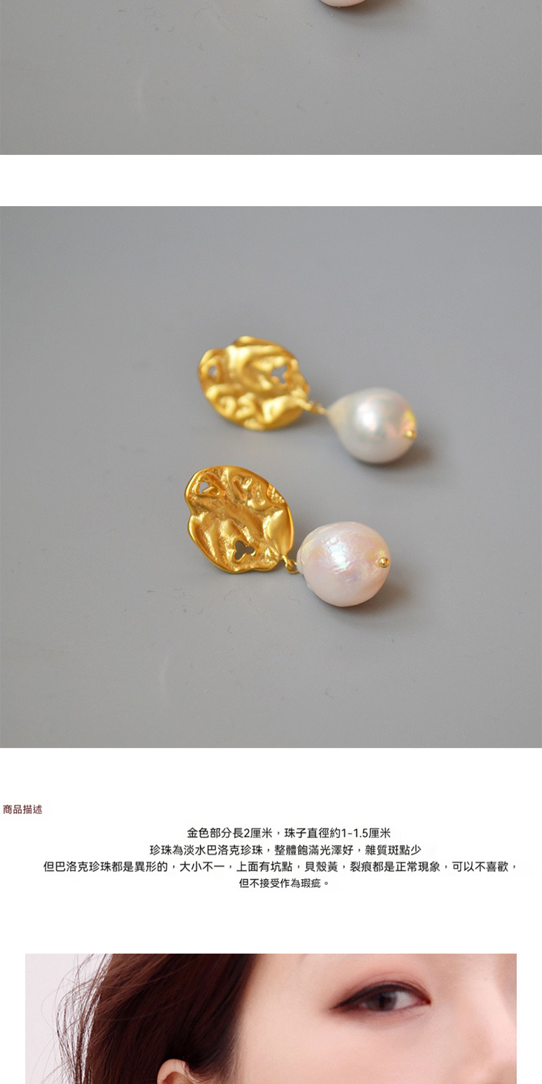 商品描述 金色部分長2厘米,珠子直徑約11.5厘米 珍珠為淡水巴洛克珍珠,整體飽滿光澤好,雜質斑點少 但巴洛克珍珠都是異形的,大小不一,上面有坑點,貝殼黃,裂痕都是正常現象,可以不喜歡, 但不接受作為瑕疵。 