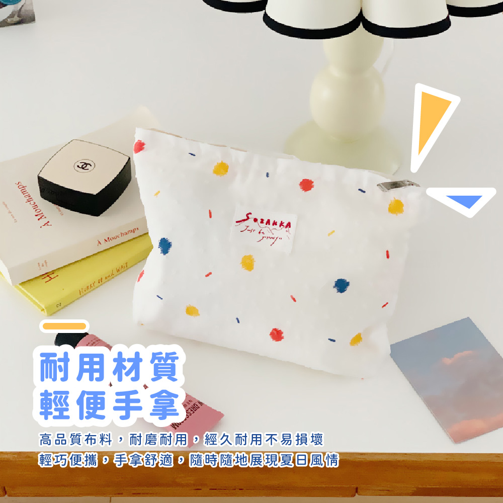 耐用材質 輕便手拿 高品質布料,耐磨耐用,經久耐用不易損壞 輕巧便攜,手拿舒適,隨時隨地展現夏日風情 