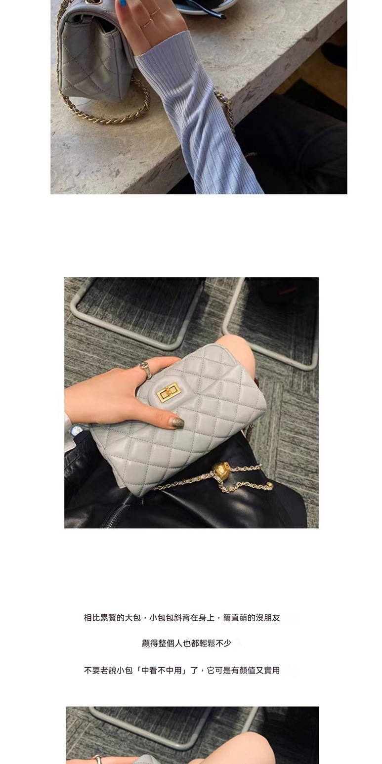 相比累贅的大包,小包包斜背在身上,簡直萌的沒朋友 顯得整個人也都輕鬆不少 不要老說小包中看不中用了,它可是有顏值又實用 