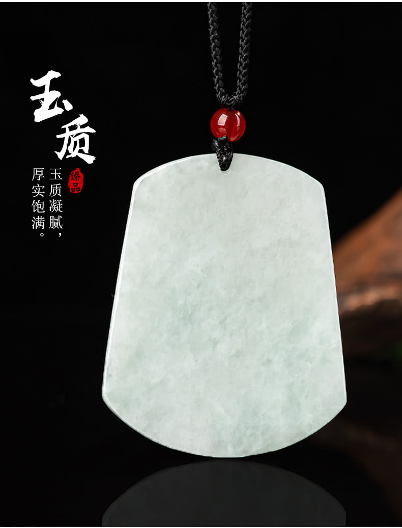玉质凝腻, 厚实饱满。 