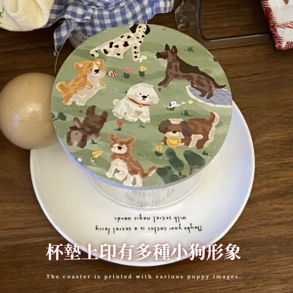 杯墊上印有多種小狗形象 