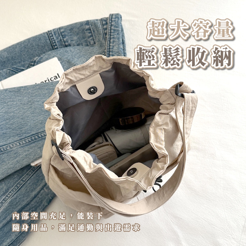 內部空間充足,能裝下 隨身用品,滿足通勤與出遊需求 超大容量 輕鬆收納 