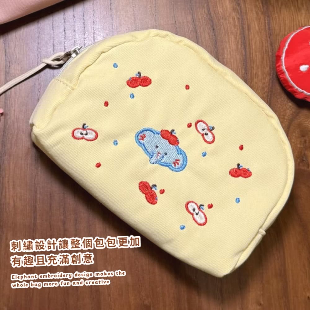 刺繡設計讓整個包包更加 有趣且充滿創意 