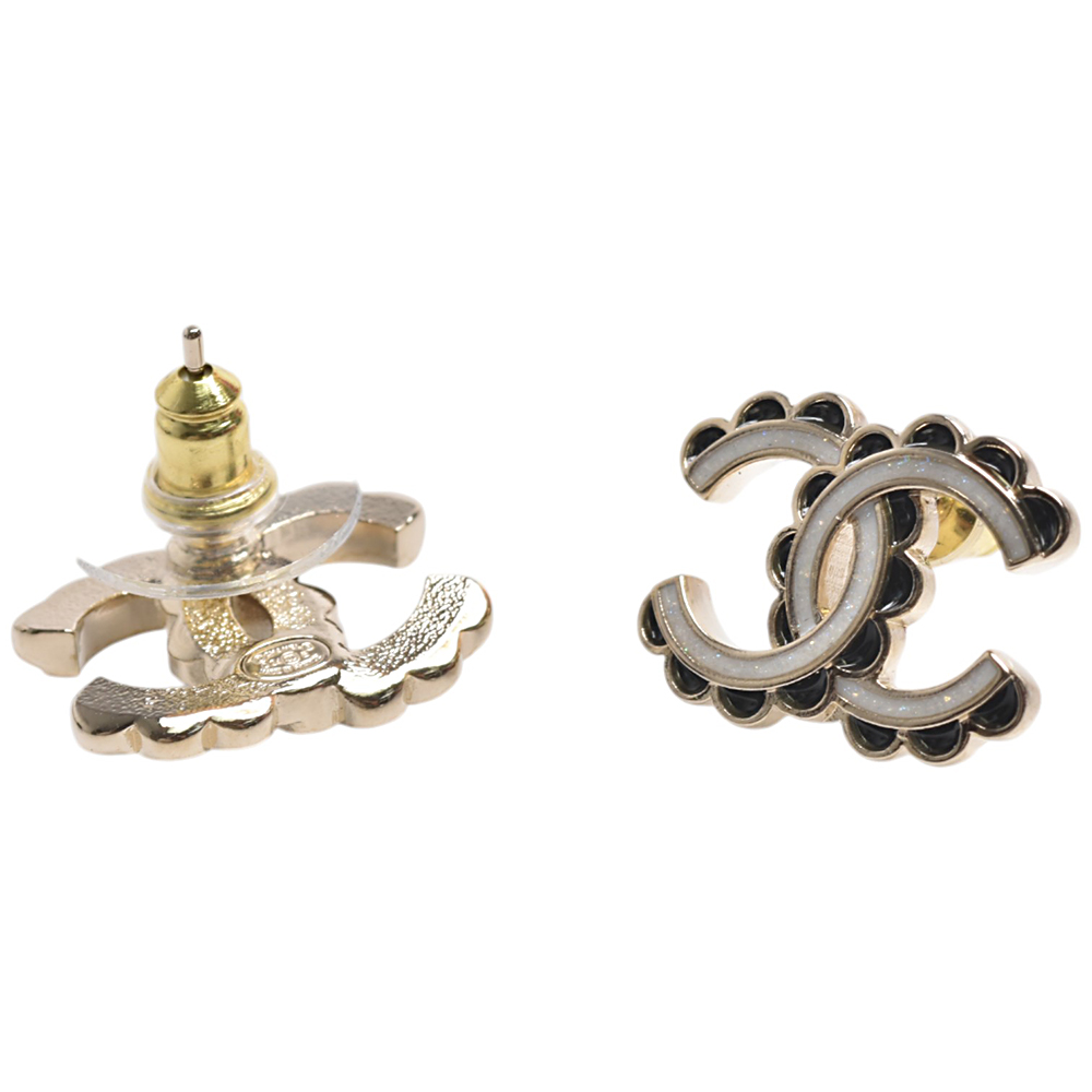 CHANEL 香奈兒 經典波浪花邊琺瑯雙C LOGO造型穿式