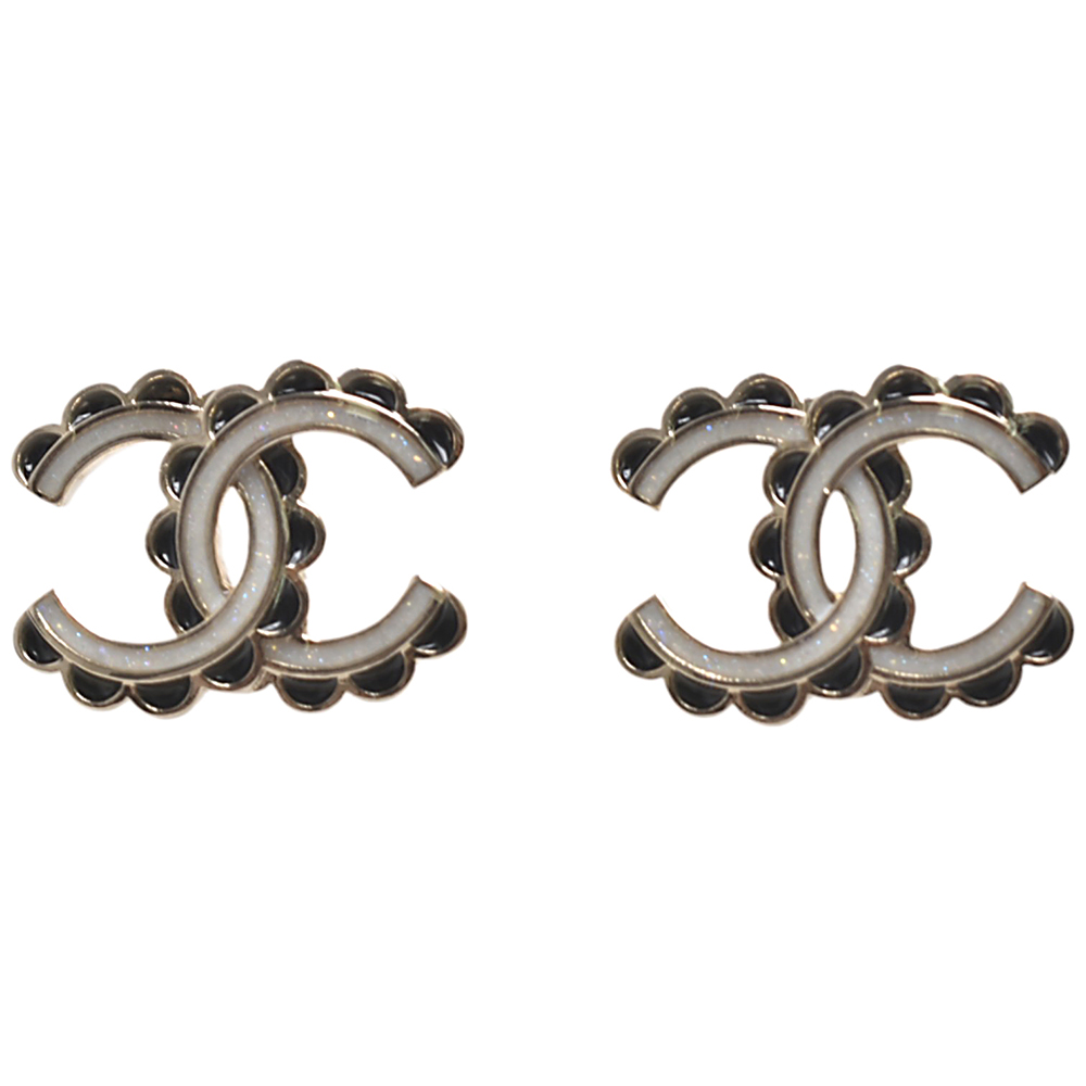 CHANEL 香奈兒 經典波浪花邊琺瑯雙C LOGO造型穿式