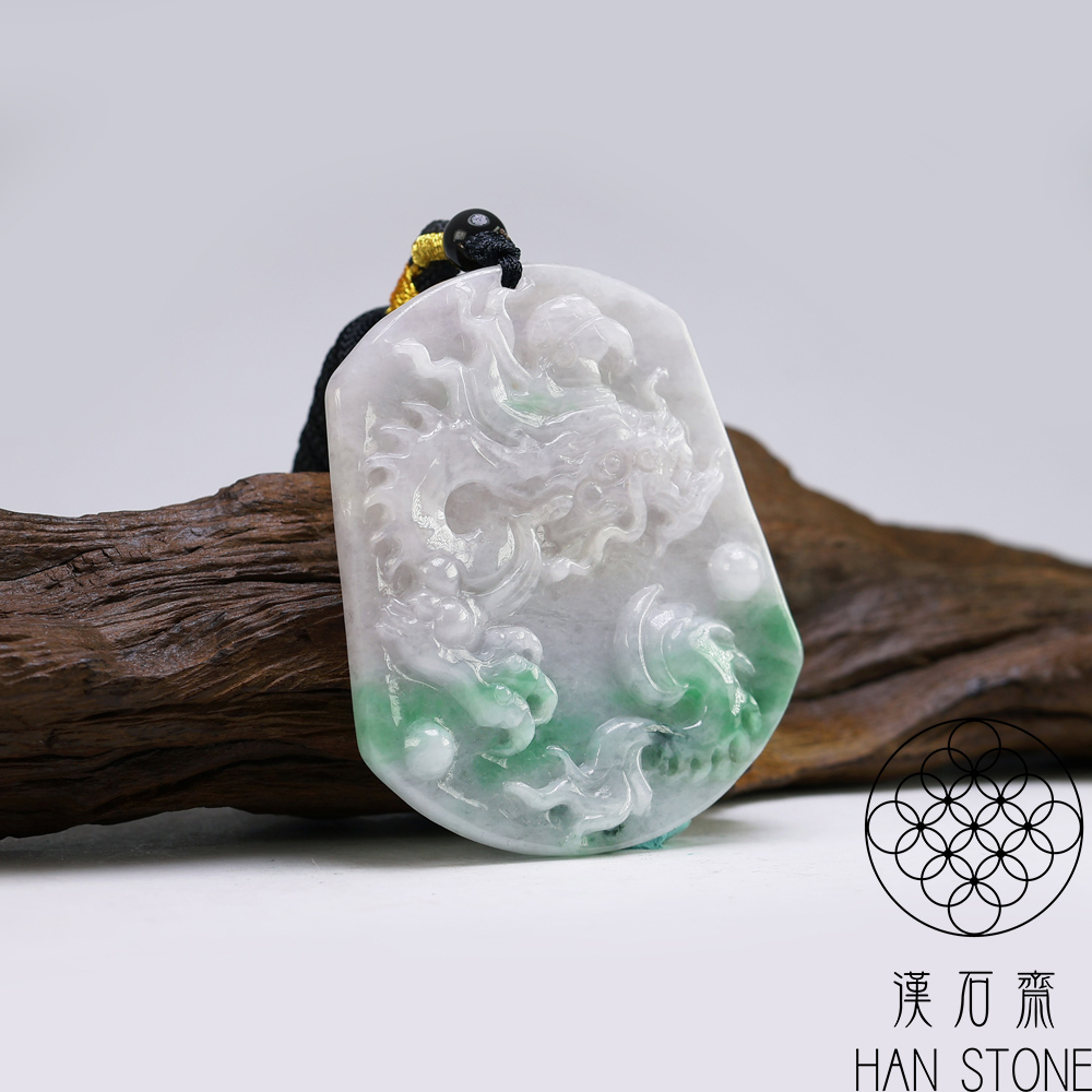 漢石齋 天然翡翠A貨 護主龍牌玉佩吊墜 飄花種帶辣綠(47*