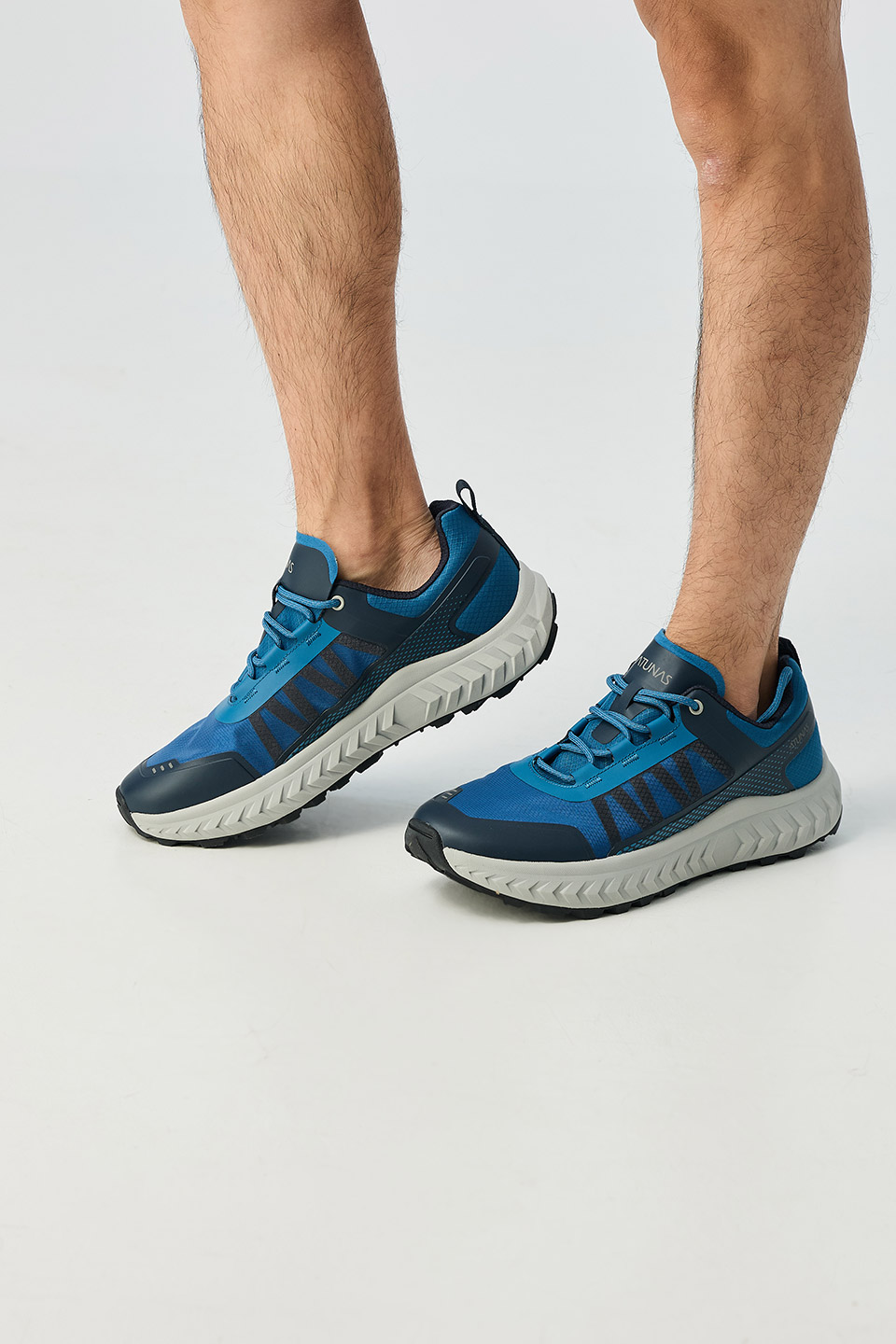 ATUNAS 歐都納 男款健步輕量透氣舒適跑鞋(A1GCFF