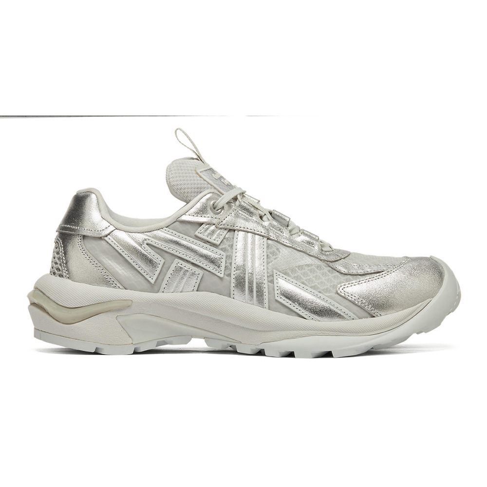 Onitsuka Tiger】鬼塚虎-銀色TIGTRAIL(1183C629-020)休閒鞋- momo購物