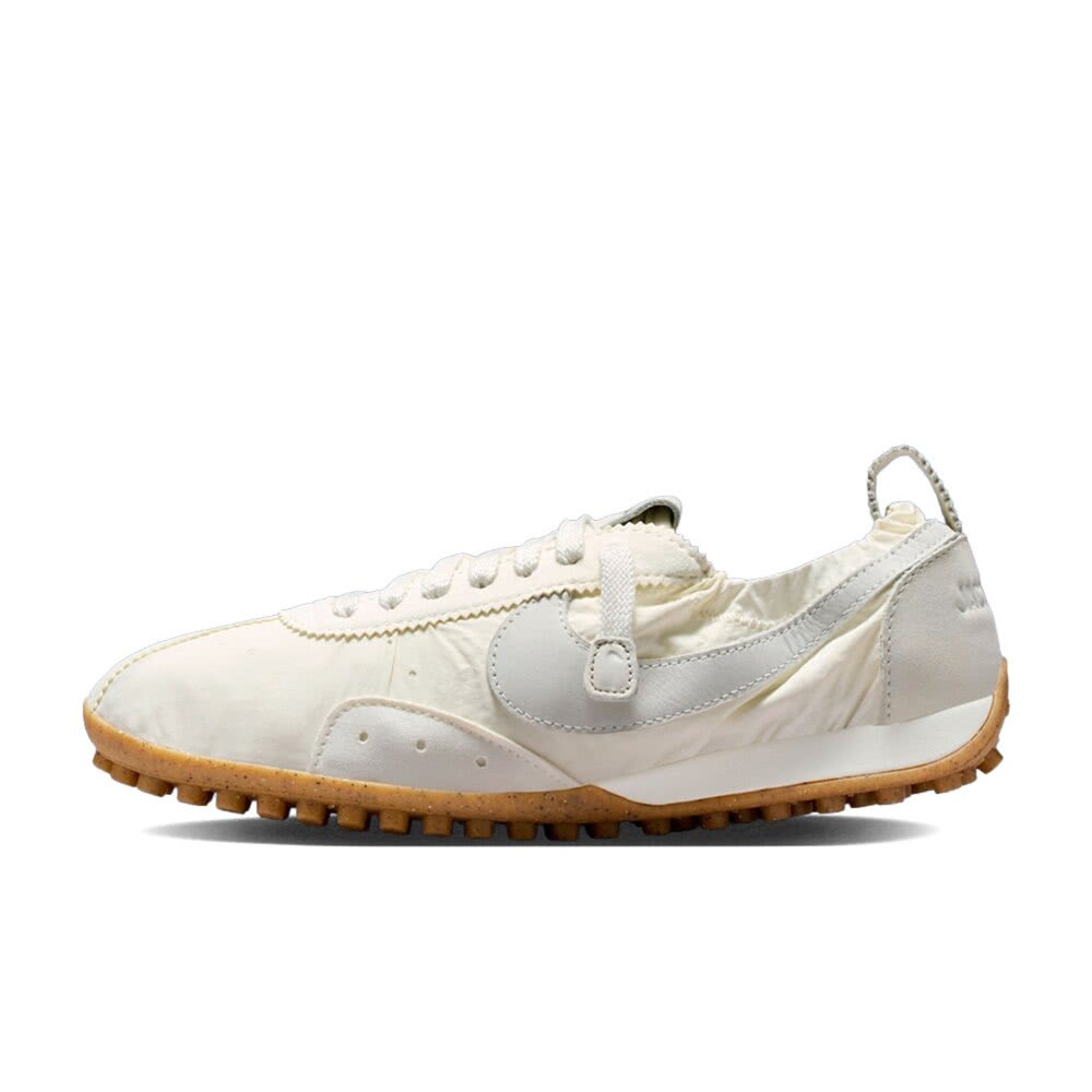 NIKE 耐吉】Jacquemus x W Nike Moon Shoe SP 奶油白芭蕾風復古跑鞋