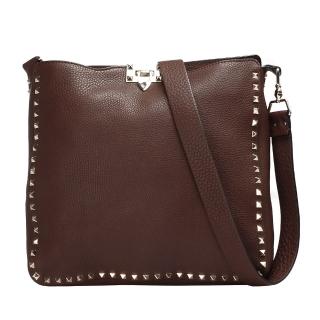 【VALENTINO】Rockstud系列金色鉚釘羊皮穿釦斜背包(咖啡GWB00665-C30-COFFE)