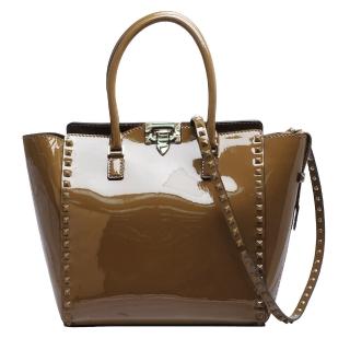 【VALENTINO】Rockstud鉚釘漆皮圓柄手提肩背包(棕色HWB00339-AVKL01-T06)