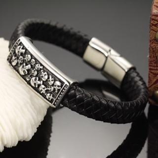 Momo購物網推薦的 米蘭精品 真皮手環鈦鋼手鍊男飾品 龐克搖滾骷髏頭情人節生日禮物73cq23 優惠特價1700元 網購編號