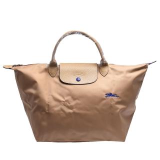 【LONGCHAMP】經典Collection系列刺繡摺疊暗釦/拉鍊短提把尼龍水餃包(中-駝色1623619-841)