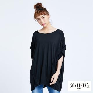 【SOMETHING】極簡風格波浪寬領T恤-女款(黑色)