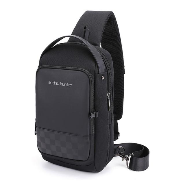 【PUSH!】戶外休閒用品 新款男士防潑水胸前包 單肩包 斜挎包 多功能充電背包 後背包 防水包（U60）