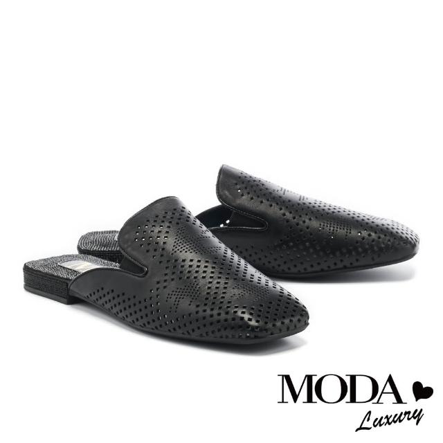 【MODA Luxury】時髦氣勢沖孔羊皮晶鑽方頭低跟穆勒拖鞋(黑)