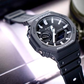 【CASIO 卡西歐】G-SHOCK 八角農家橡樹 雙顯橡膠腕錶/黑x白針(GA-2100-1ADR)