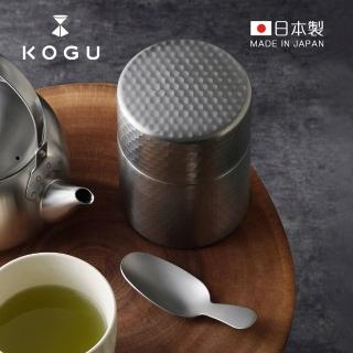 【日本下村KOGU】日製18-8不鏽鋼錘目紋茶葉罐-附茶匙-大(茶罐 茶筒 茶葉保存罐 茶葉保鮮罐)