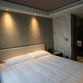 【YOUBON】德立莊酒店高雄博愛館1泊2食精緻雙人房住宿券1間含早餐及晚餐(週五+500.假日+600)