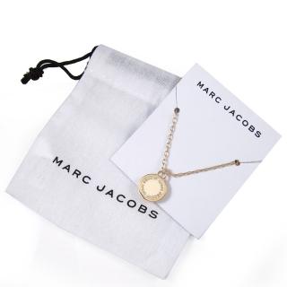 【MARC JACOBS 馬克賈伯】圓形LOGO琺瑯項鍊(乳白x金色)