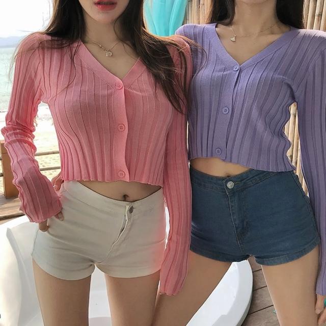 【D.studio】韓版單排扣V領修身短版外套(短版上衣上衣女裝衣服外套薄外套罩衫防曬外套長袖上衣 J129)