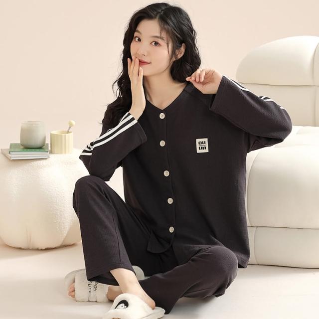 【NEW FORCE】優美舒適男女款長袖居家睡衣-多款可選(長袖睡衣/居家服/男女款睡衣/保暖睡衣/情侶睡衣)