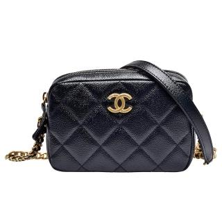【CHANEL 香奈兒】經典仿舊雙C LOGO菱格粒紋牛皮金屬粗鍊帶斜背相機包(黑色AS3104C-BLK-GPN)