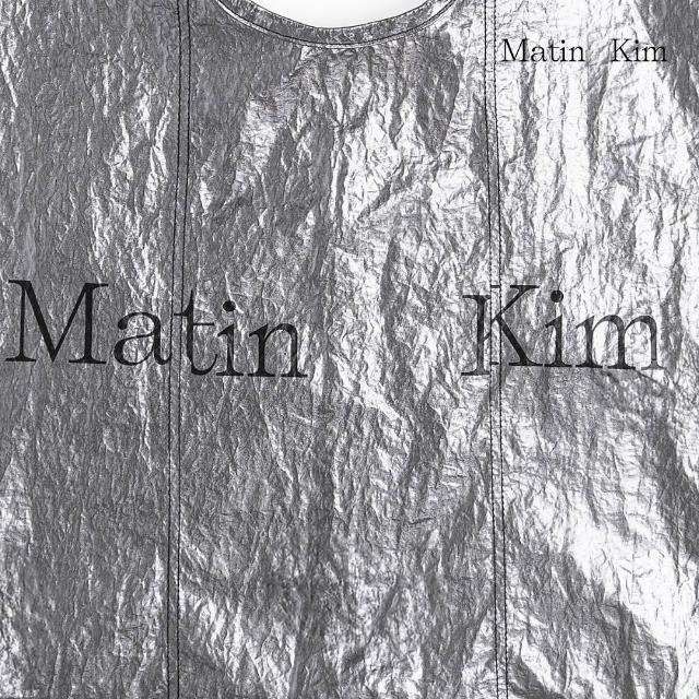 【MATIN KIM】官方旗艦 不對稱LOGO尼龍托特包(多款任選)
